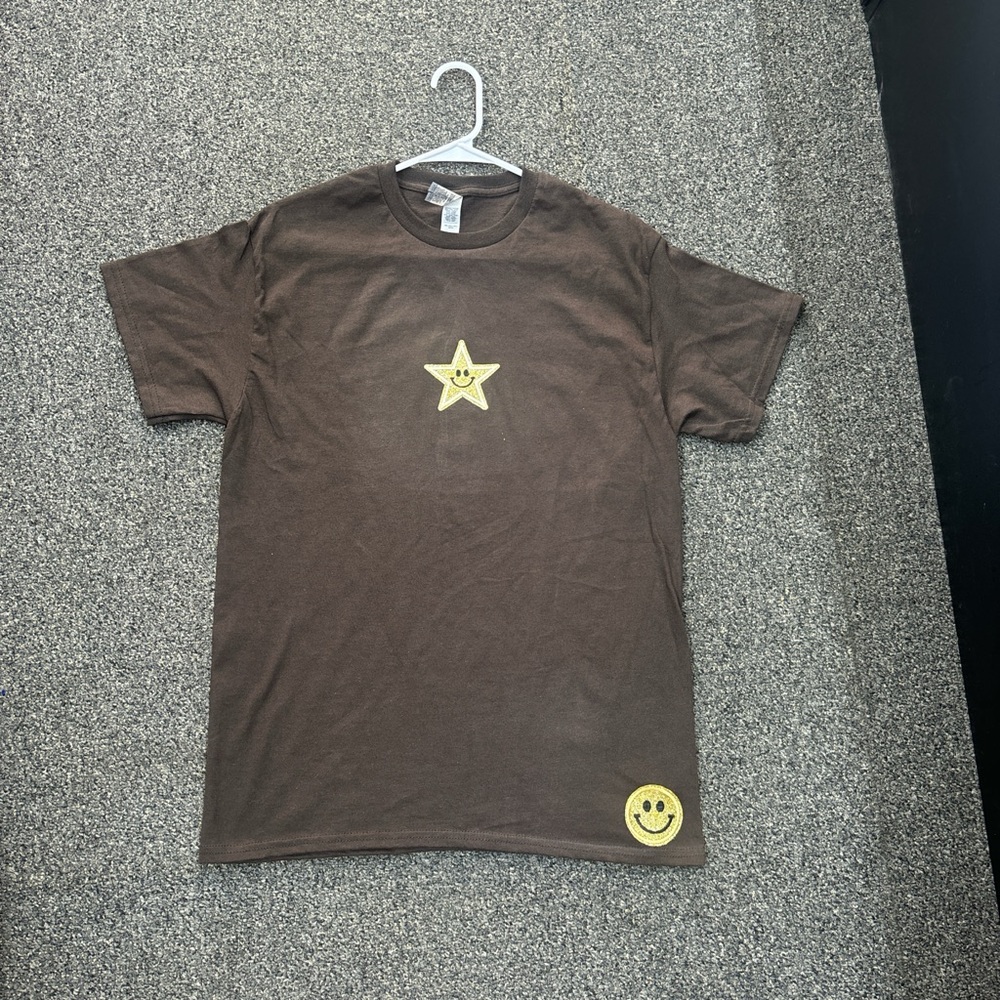 Star and smiley face cotton brown t-shirt ( small)